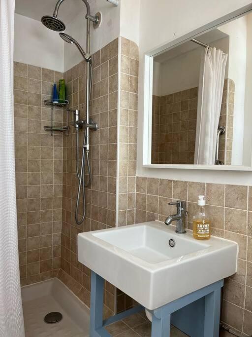 Beautiful Garden Apartment Steps From The Beach Menton Exterior foto
